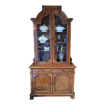Credenza con vetrina in legno di noce, Italia
