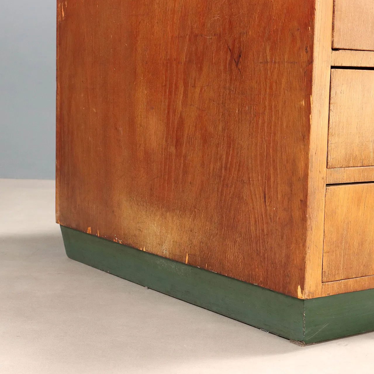 Scrivania con impiallacciatura in rovere e piano in gomma, '900 7