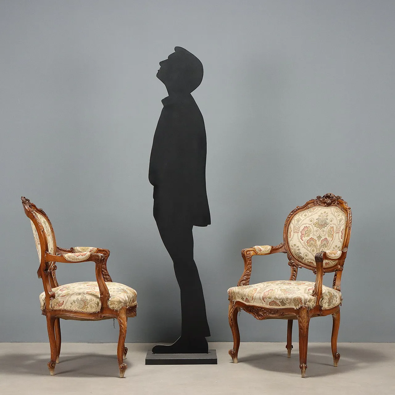 Coppia di poltrone in noce in stile tardo barocco, fine '800 2