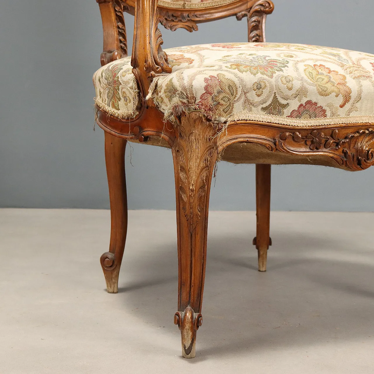 Coppia di poltrone in noce in stile tardo barocco, fine '800 5