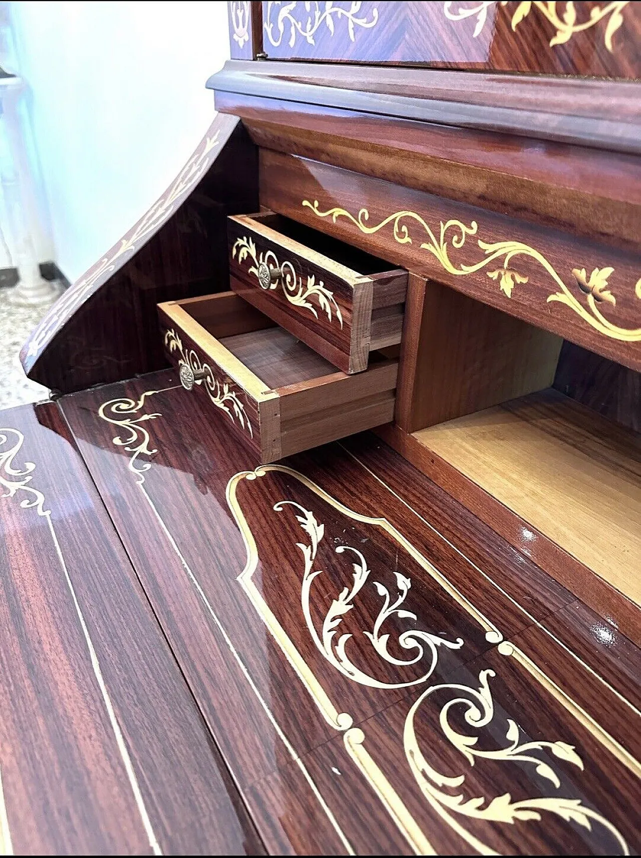 Beetle-style inlaid Trumeau cabinet with tipper, 20th century 11