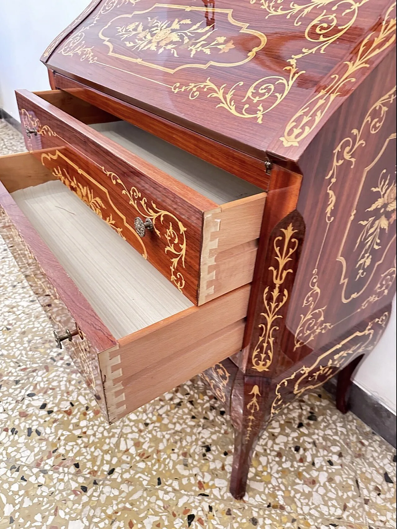 Beetle-style inlaid Trumeau cabinet with tipper, 20th century 12