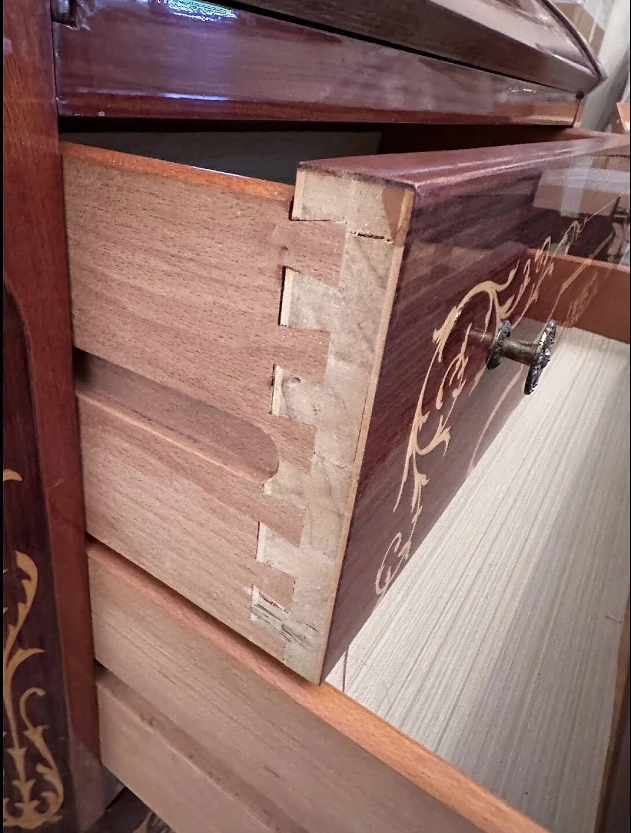 Beetle-style inlaid Trumeau cabinet with tipper, 20th century 14