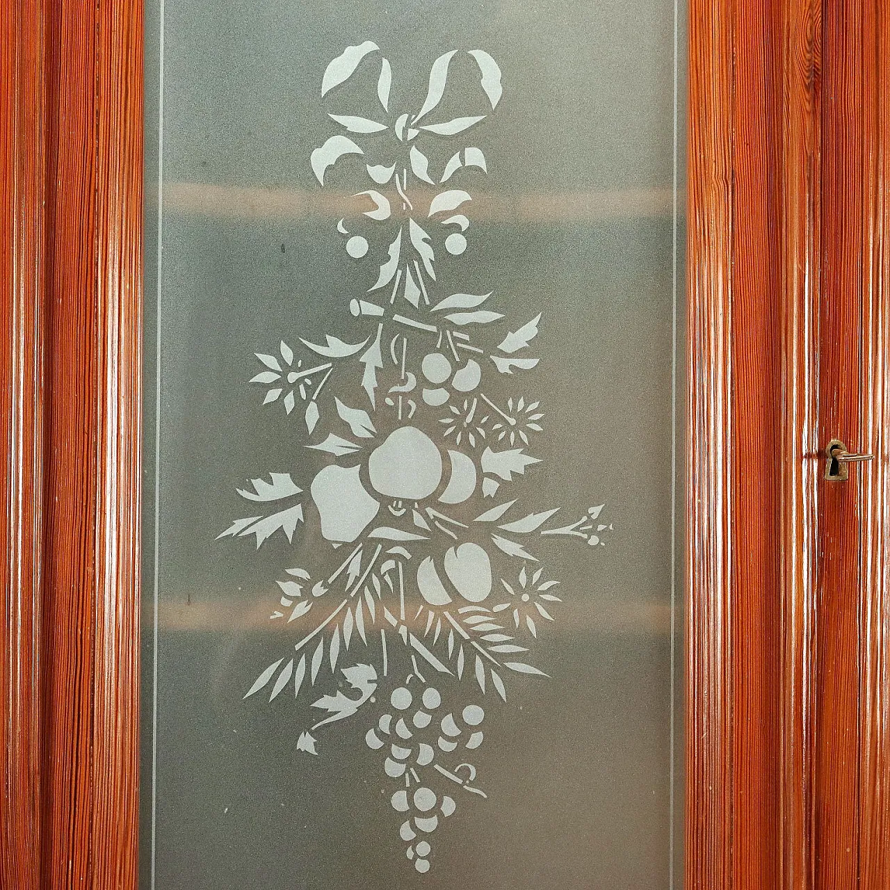 Credenza Umbertina in larice con ante in vetro acidato, fine '800 6