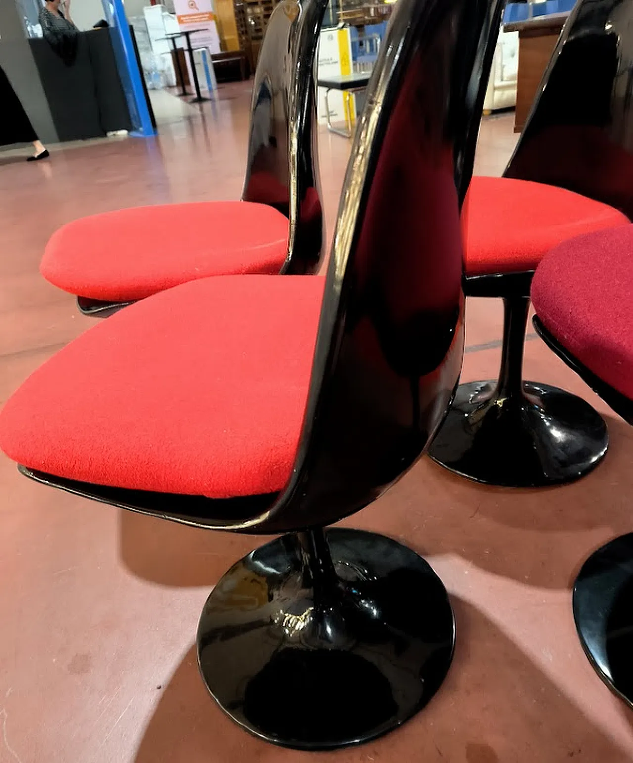 4 sedie Tulip di Bonzanini in vertroresina, anni '60 10