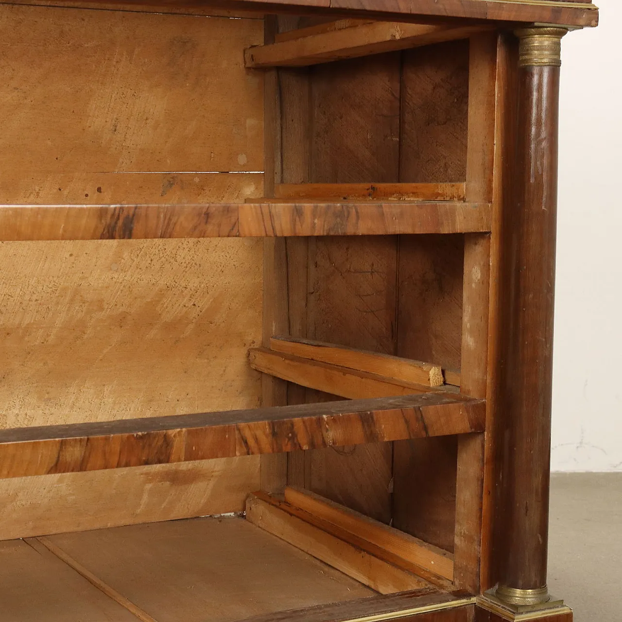 Cassettone Impero in noce, pioppo e bronzo, '800 7