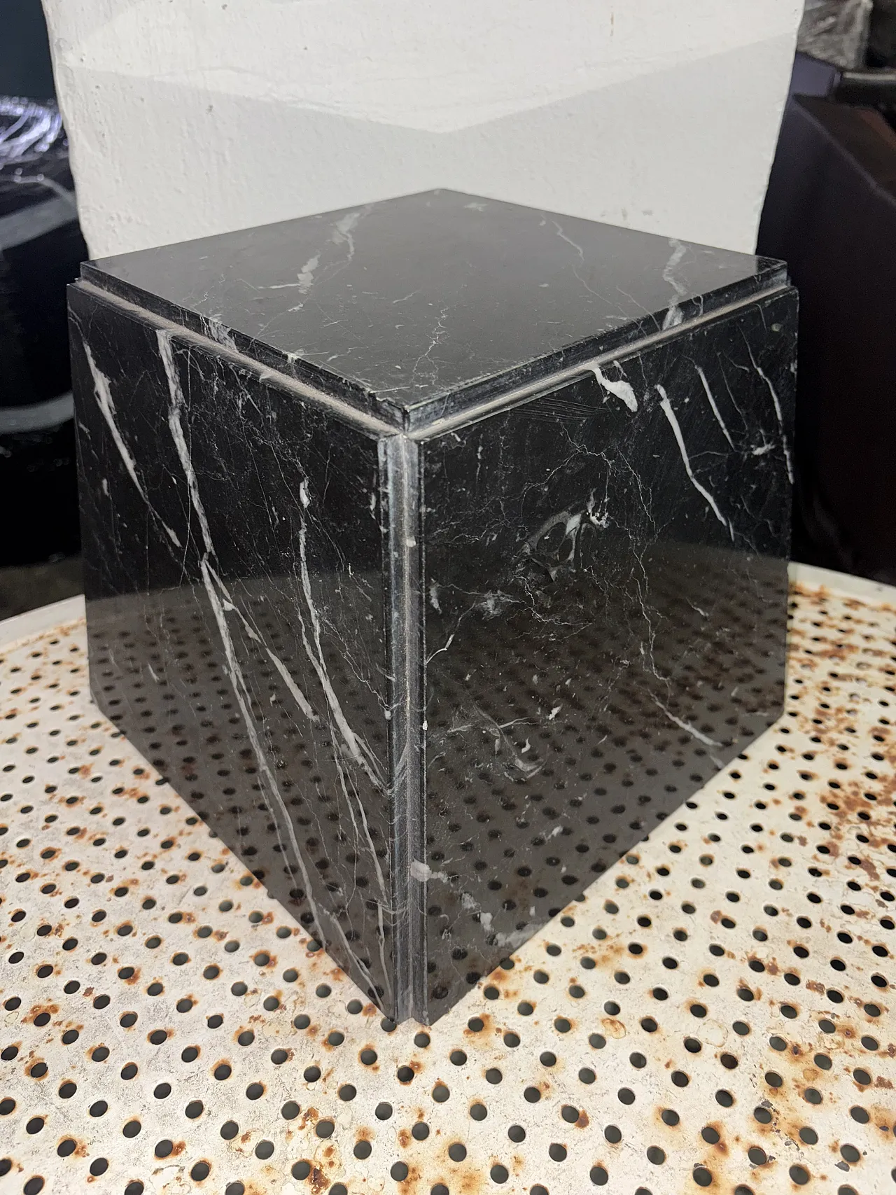 Comodino in marmo Marquina, anni '50 1