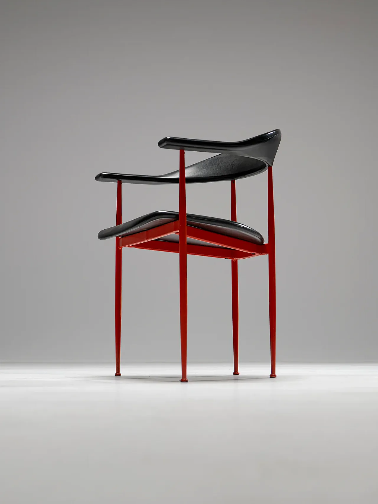 Poltrona P40 di G. Vegni e G. Gualtierotti per Fasem, anni '80 13