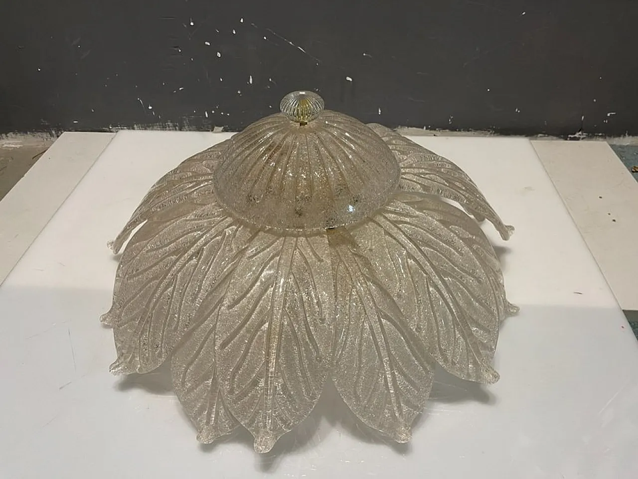 Venetian recessed flower in Murano glass, 1970s 1