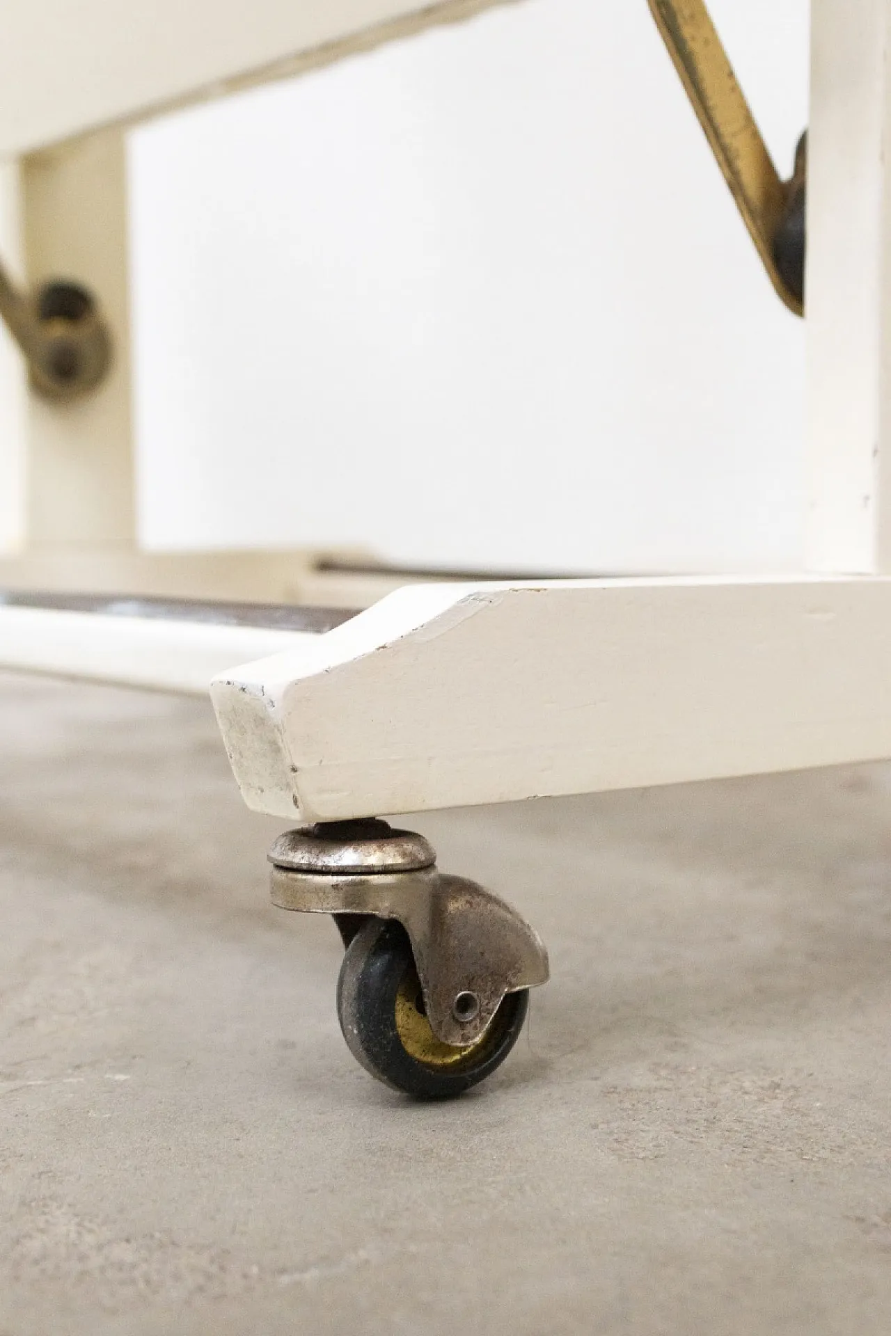 White valet stand by F.lli Reguitti, 1960s 10