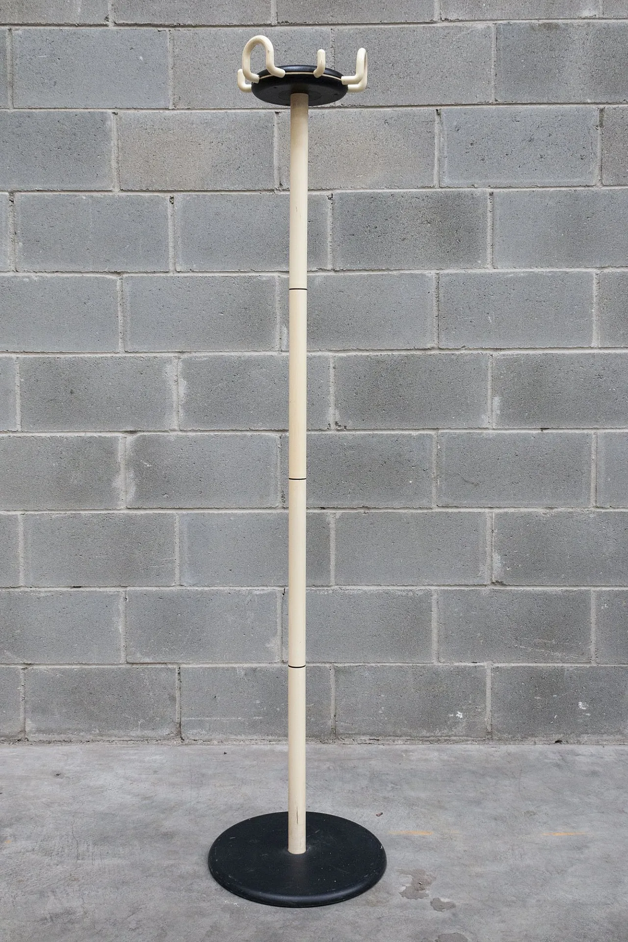 Appendiabiti da terra di Raul Barbieri & Giorgio Marianelli, anni '80 1