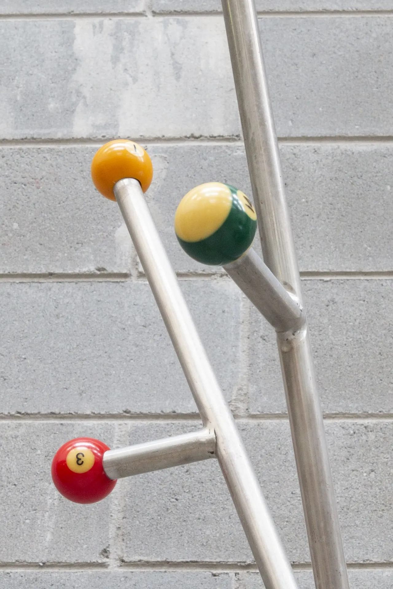 Appendiabiti in alluminio con palle da biliardo, '900 2