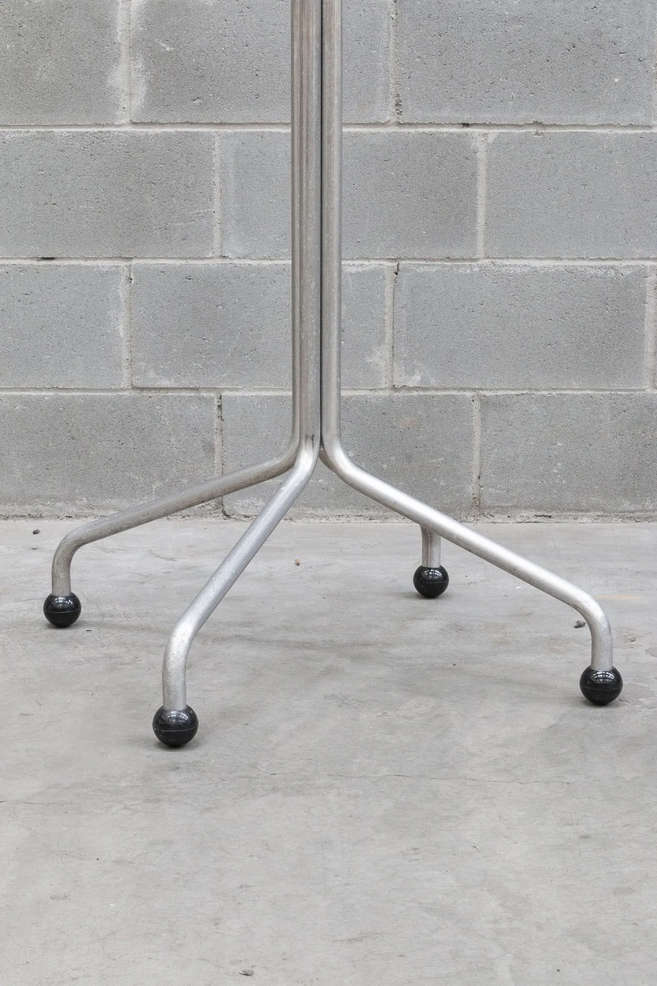 Appendiabiti in alluminio con palle da biliardo, '900 3