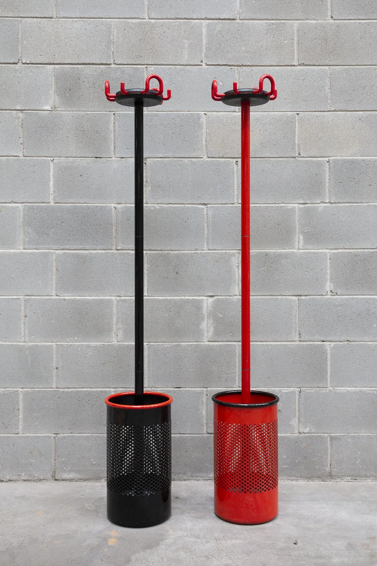 Coppia di appendiabiti con portaombrelli Cribbio di Rexite, anni '80 1