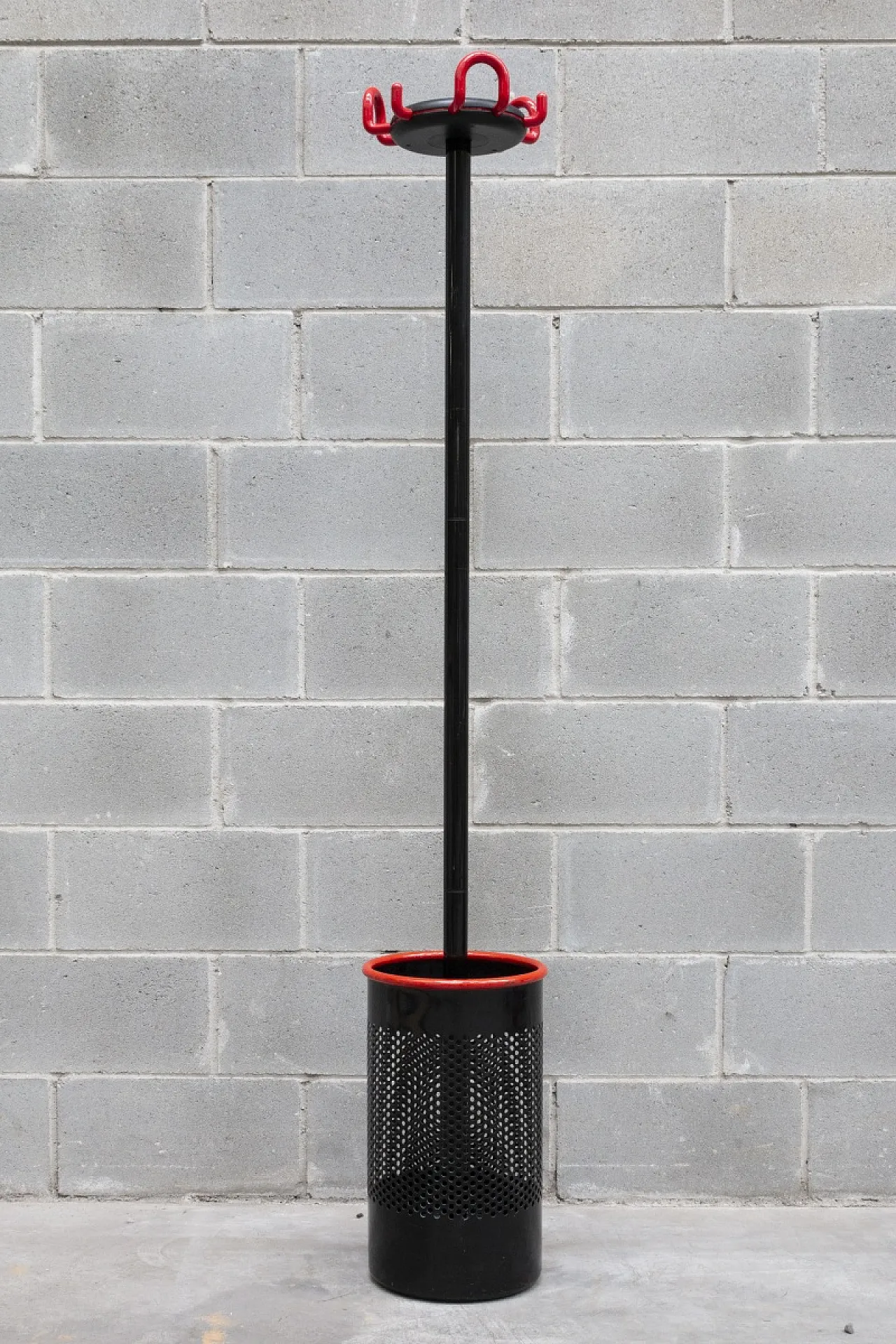 Coppia di appendiabiti con portaombrelli Cribbio di Rexite, anni '80 2