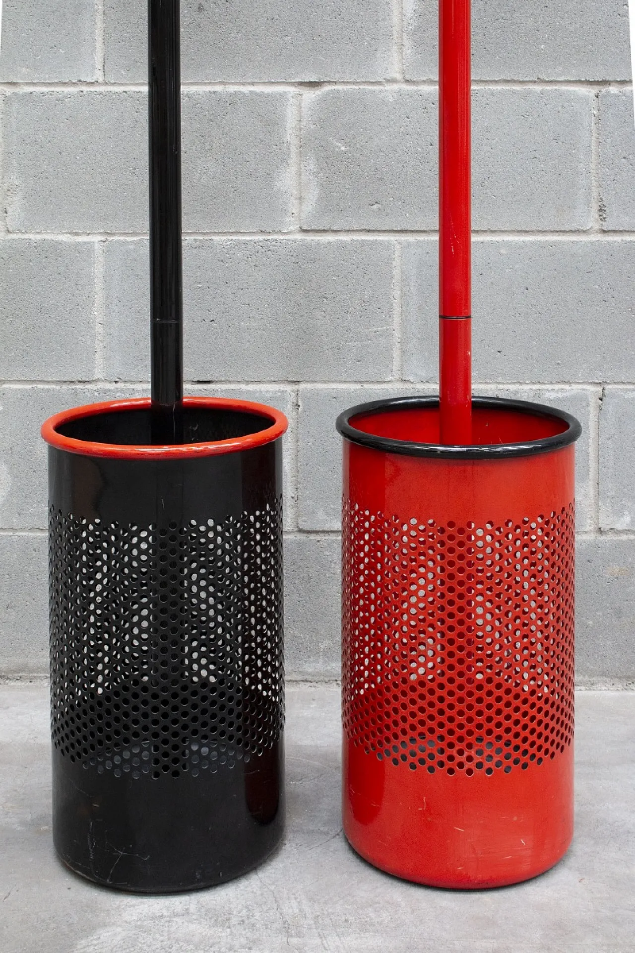 Coppia di appendiabiti con portaombrelli Cribbio di Rexite, anni '80 4