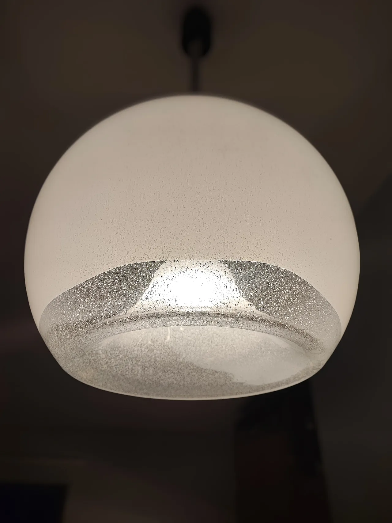 Murano Pulegoso & Lattimo Globe Space Age pendant, 1970s 6