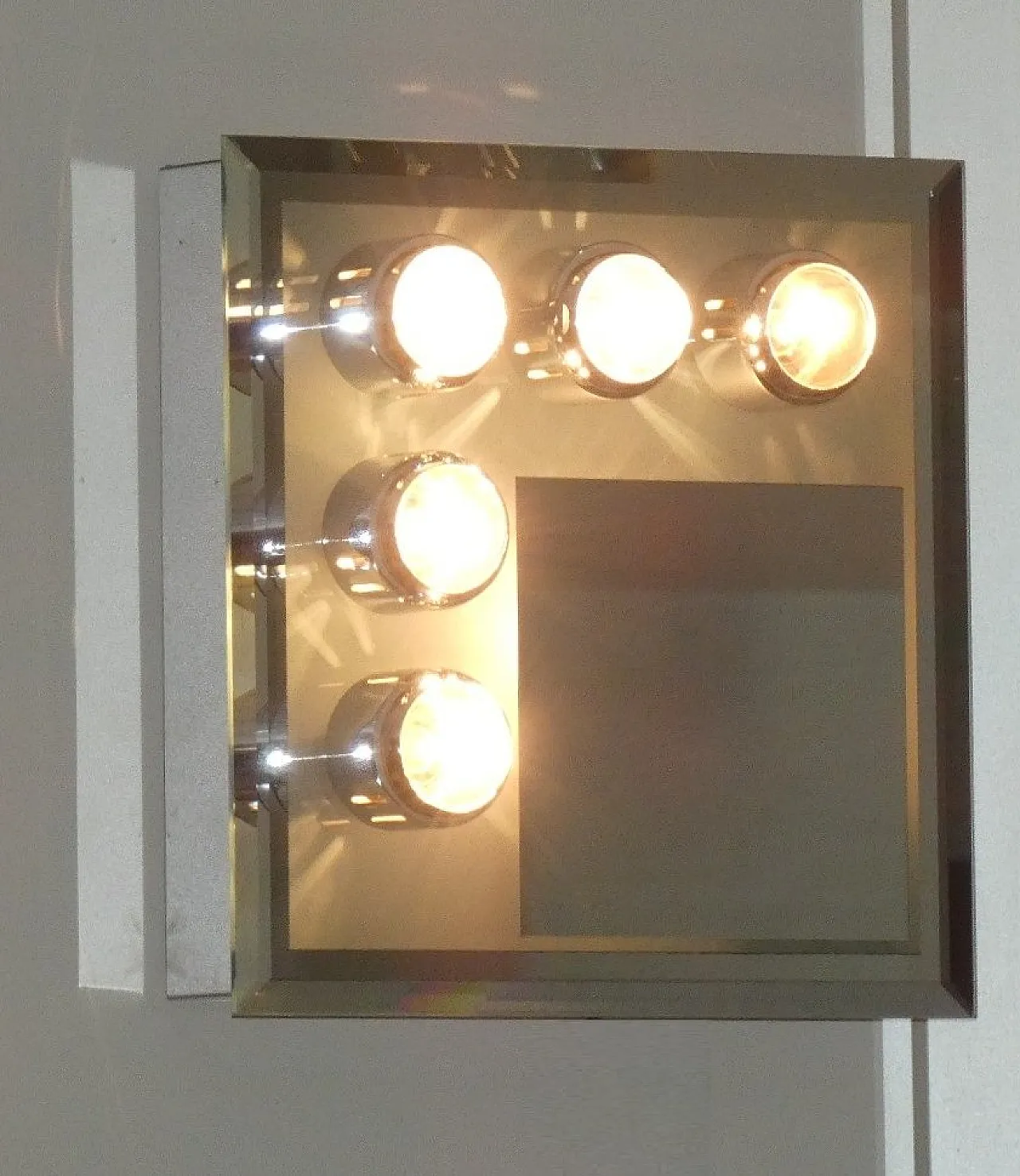 Lampada da parete in acciaio cromato con specchio e luci, anni '70 10