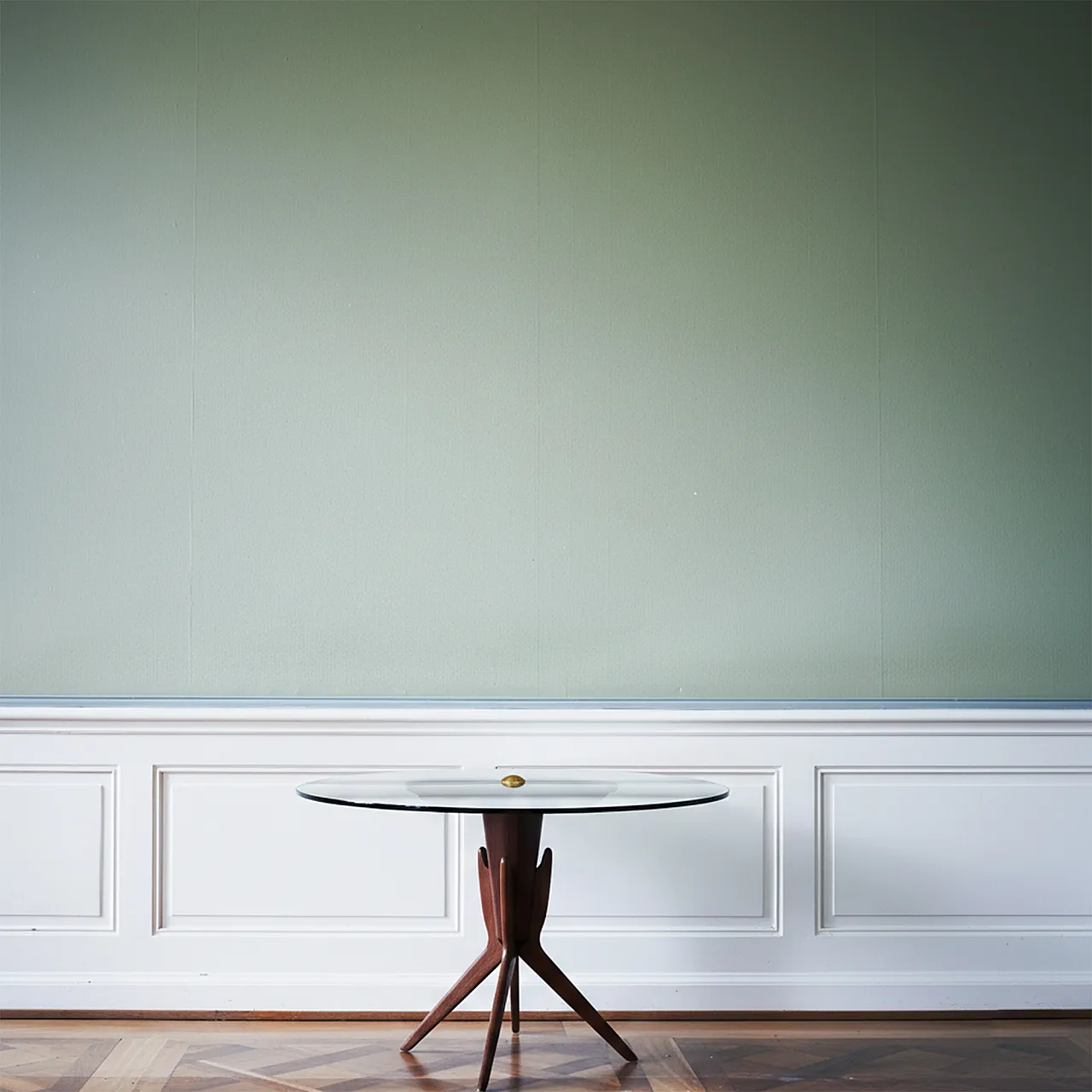 Tavolo in legno e cristallo attribuito a Osvaldo Borsani, anni '60 13