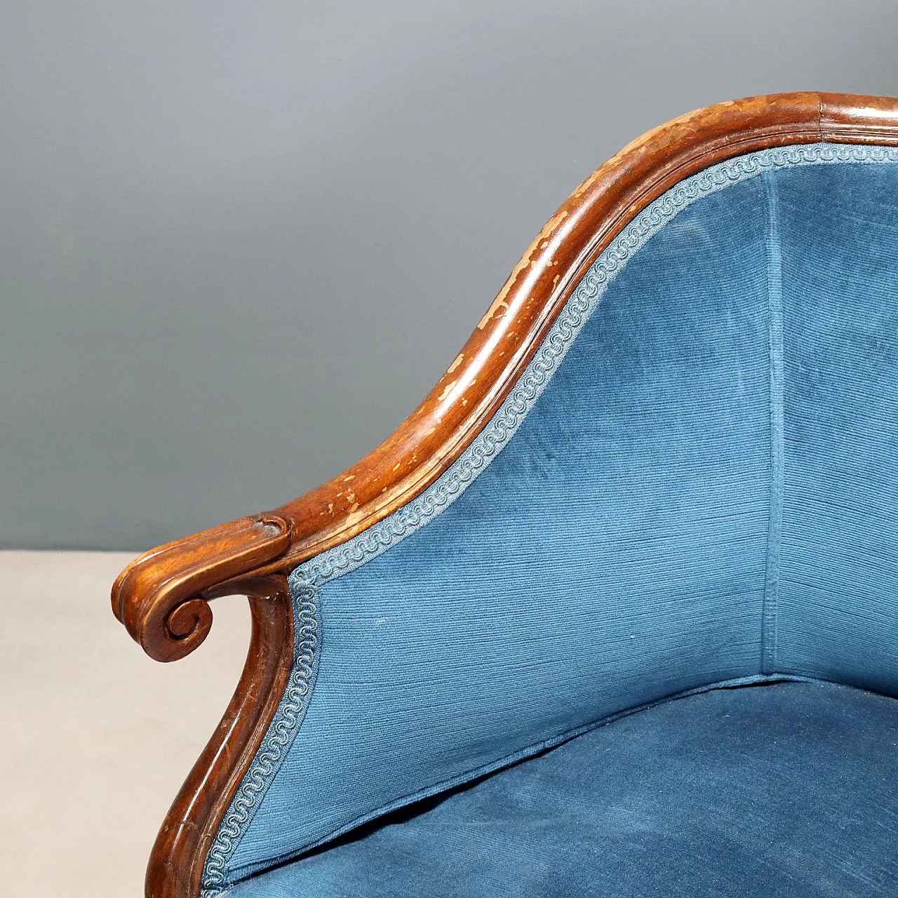 Coppia di poltrone in noce con pouf, fine '800 3