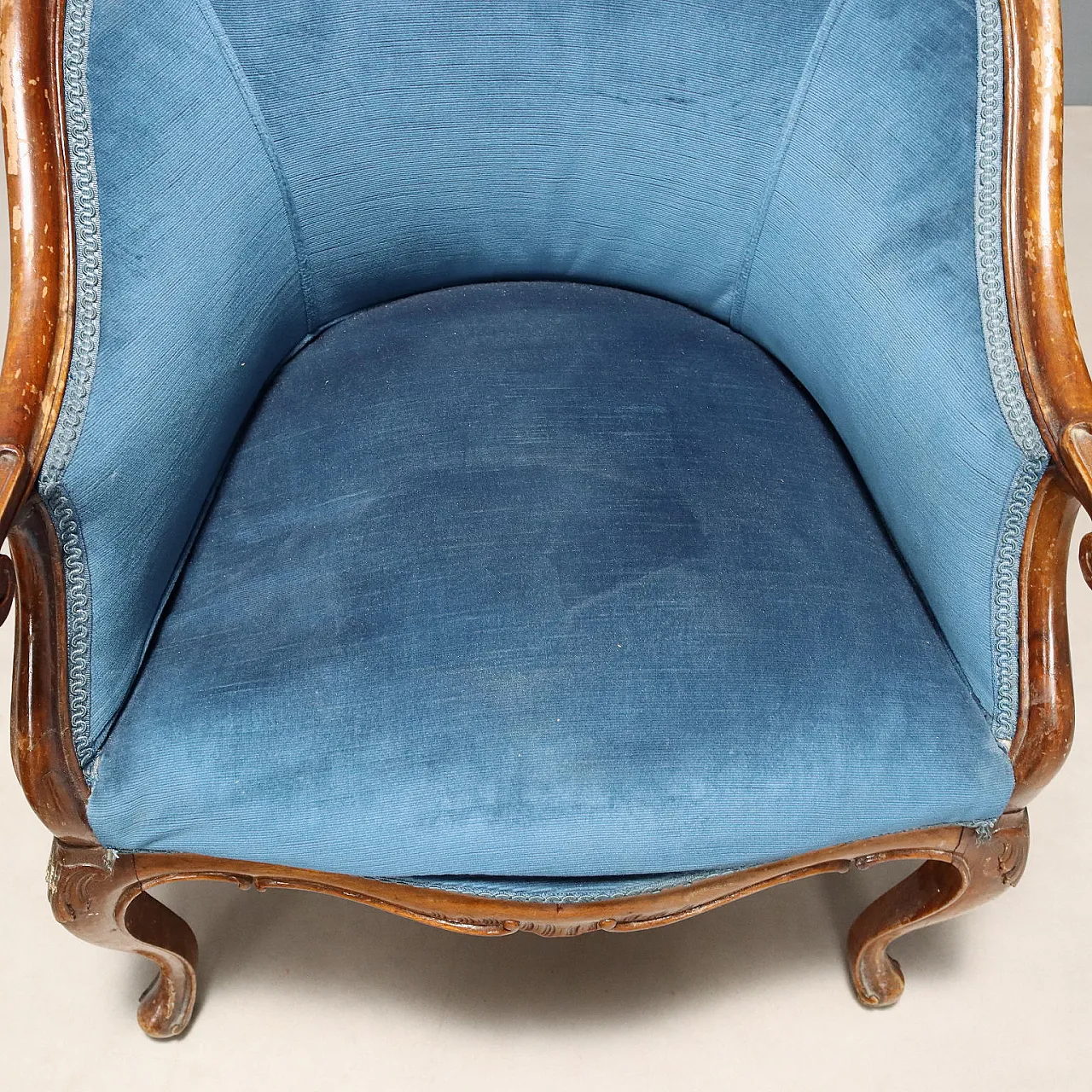 Coppia di poltrone in noce con pouf, fine '800 6