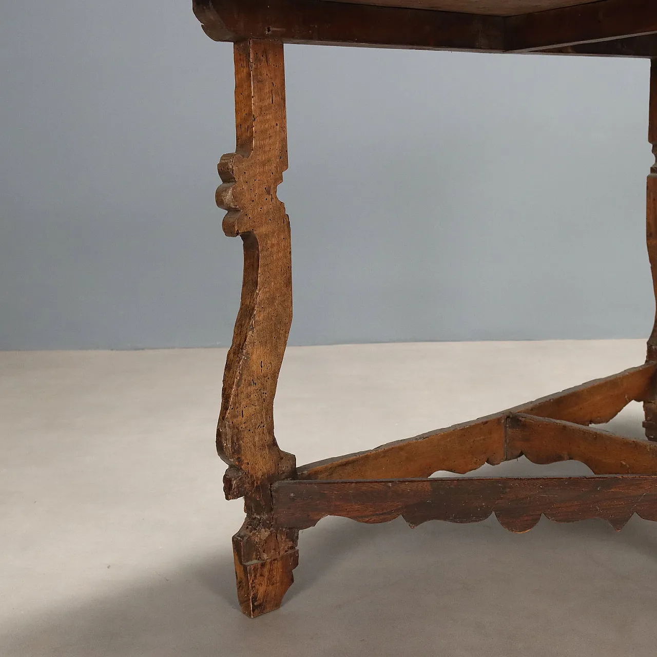 Consolle barocca a mezzaluna in noce, XVIII secolo 4