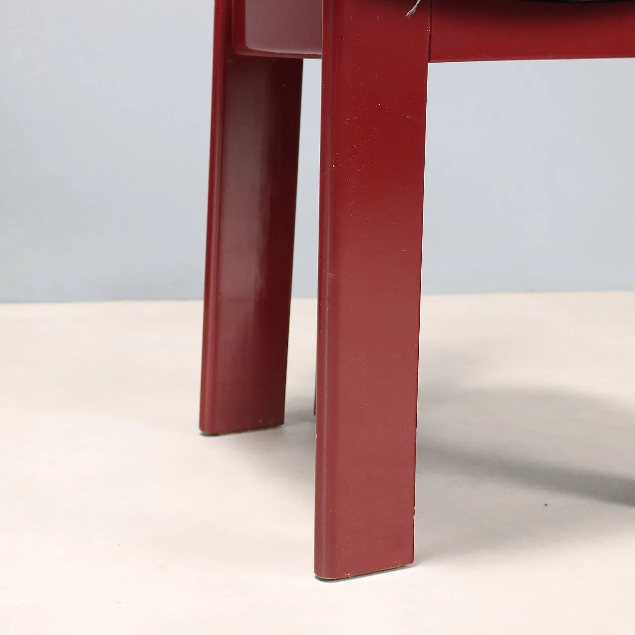 6 Sedie in legno laccato nero e sedili in pelle, '900 7