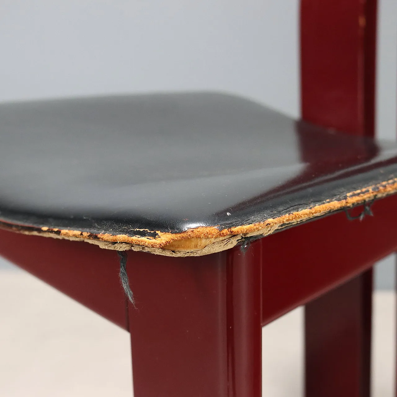 6 Sedie in legno laccato nero e sedili in pelle, '900 10