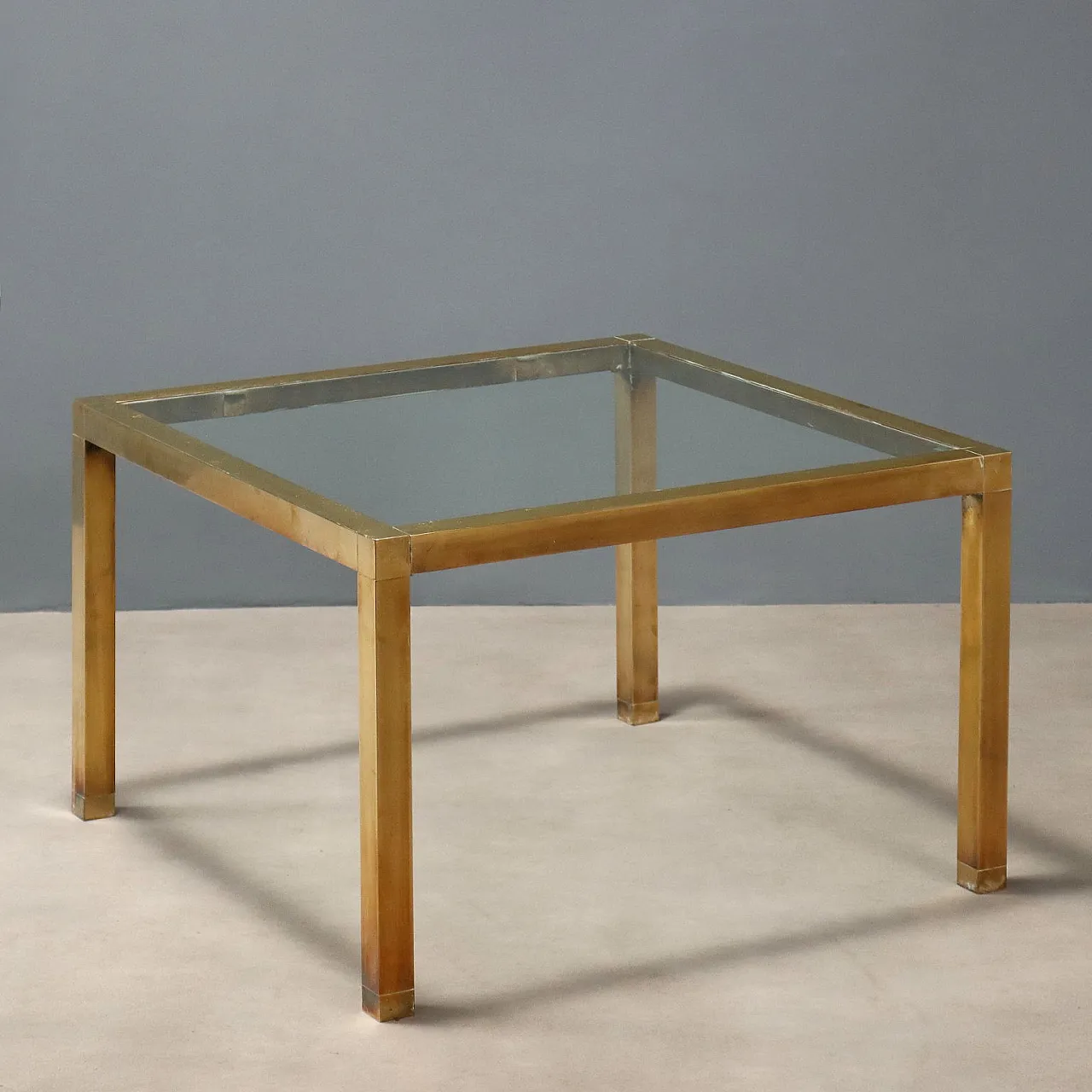 Tavolino con struttura in ottone e piano quadrato in vetro, '900 1