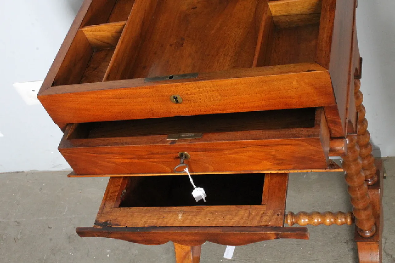 Tavolinetto / comodino da lavoro in noce con cassetti, '800 6