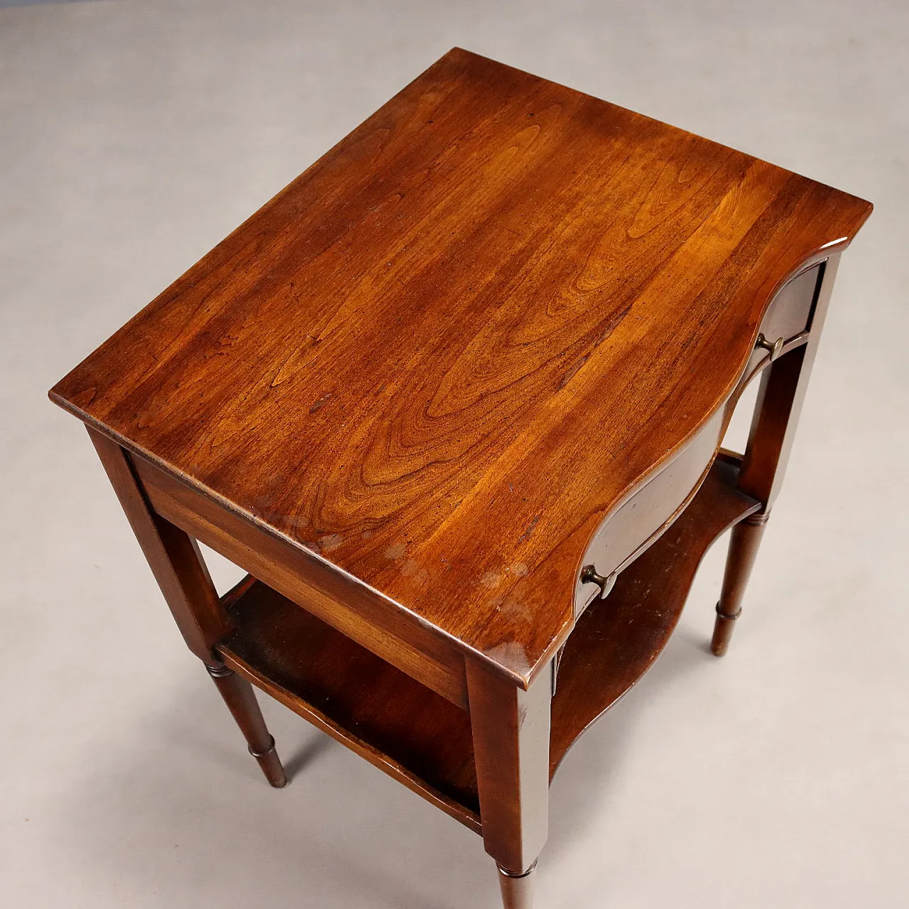 Coppia di comodini in noce, '900 3