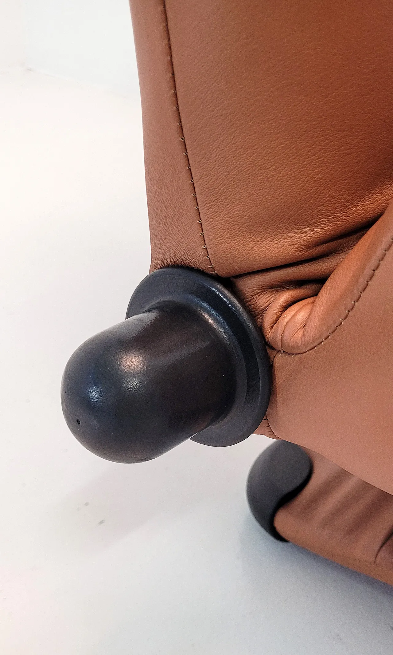 Cassina 111 Wink armchair By Toshiyuki Kita, late 20th century 13