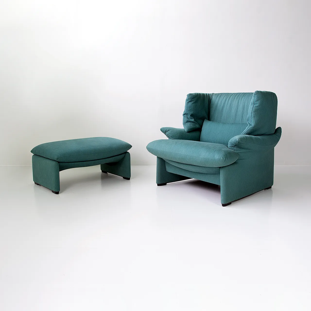 Portovenere armhair with ottoman by Cassina, 90s 3