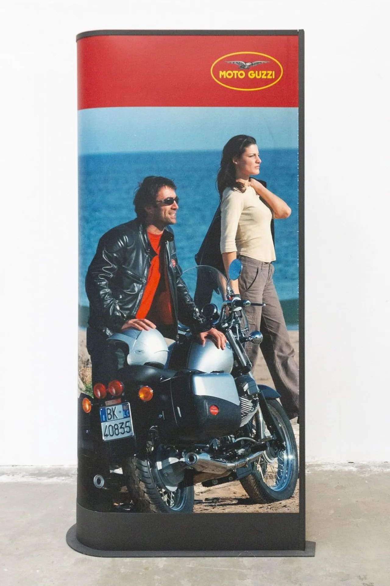 Moto Guzzi - Storia, totem bifacciale, '900 1