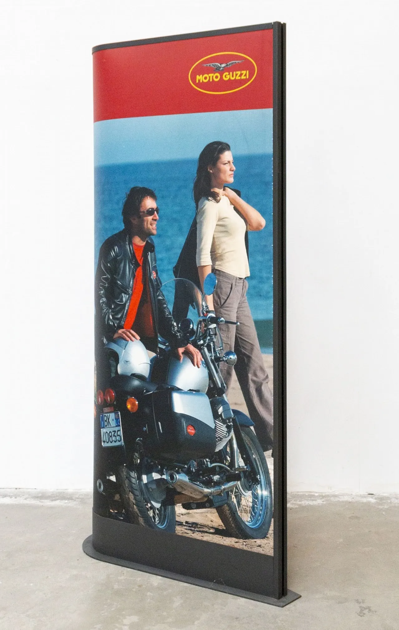 Moto Guzzi - Storia, totem bifacciale, '900 2