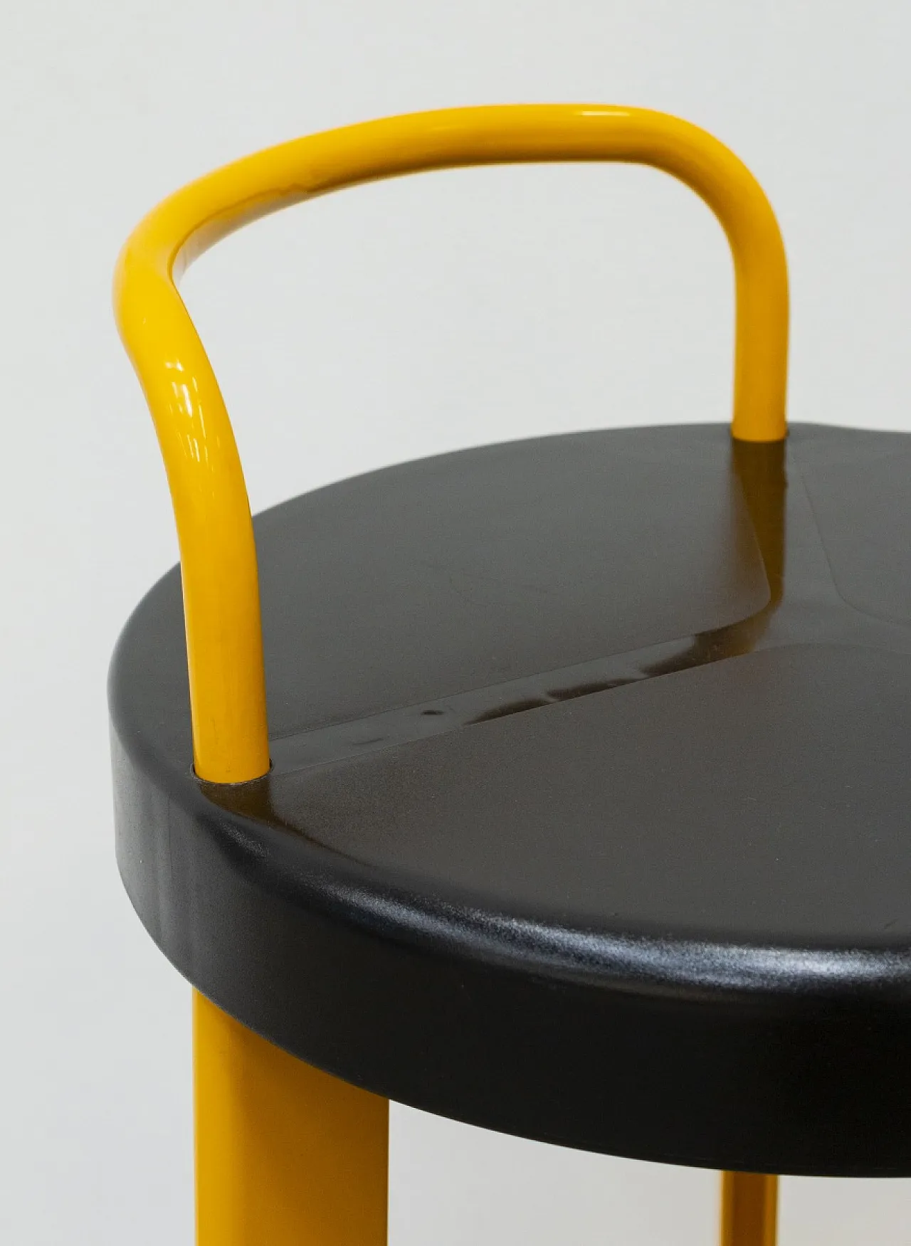 Sgabello treppiede Seccose di Giada Mordini, anni '80 4