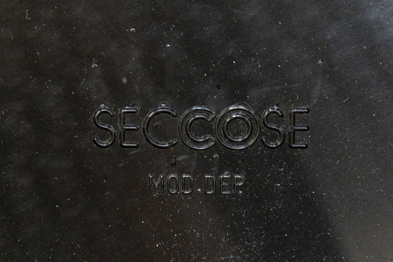 Sgabello treppiede Seccose di Giada Mordini, anni '80 6