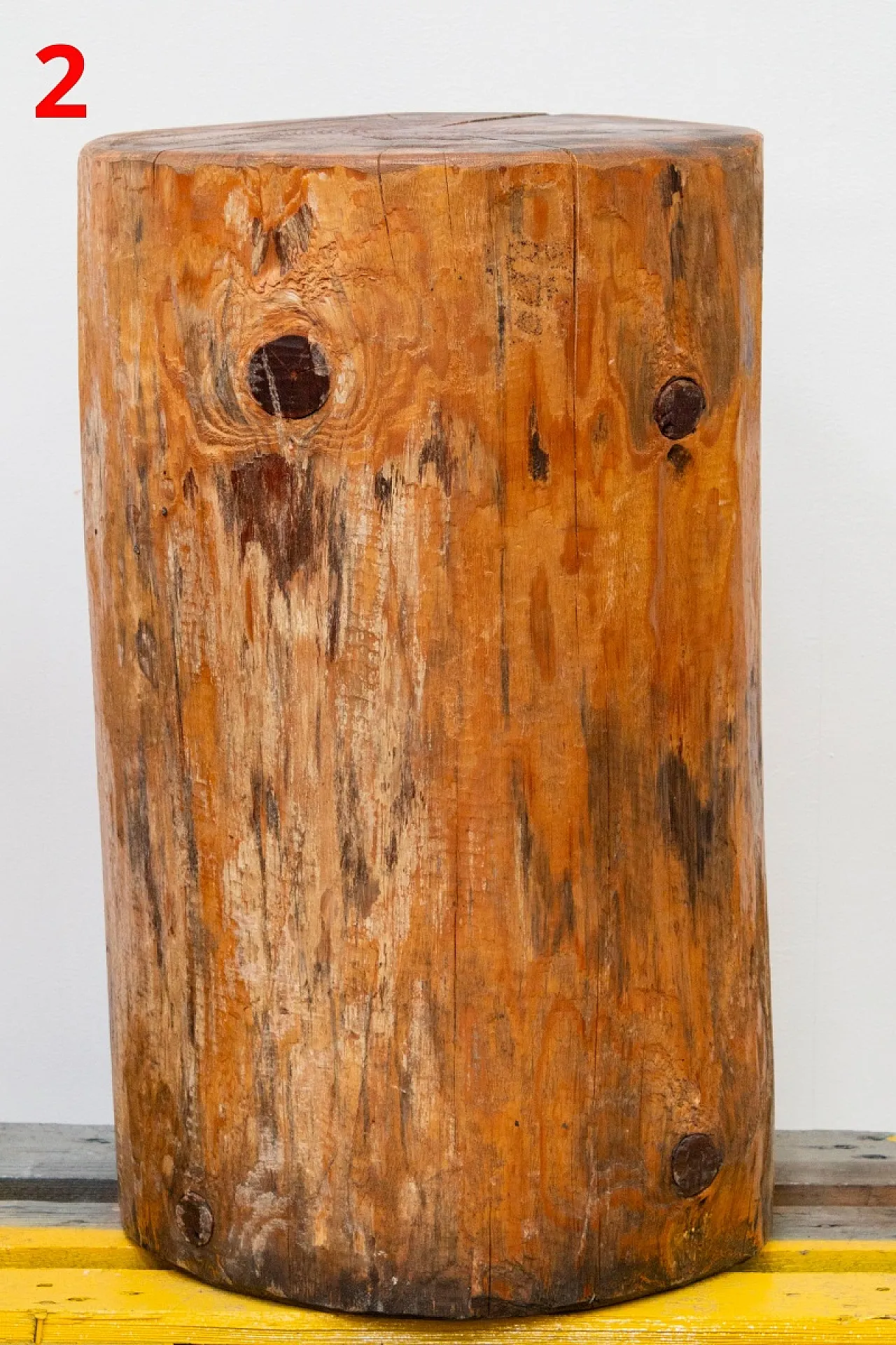 Sgabello realizzato con tronco di larice, XX secolo 5