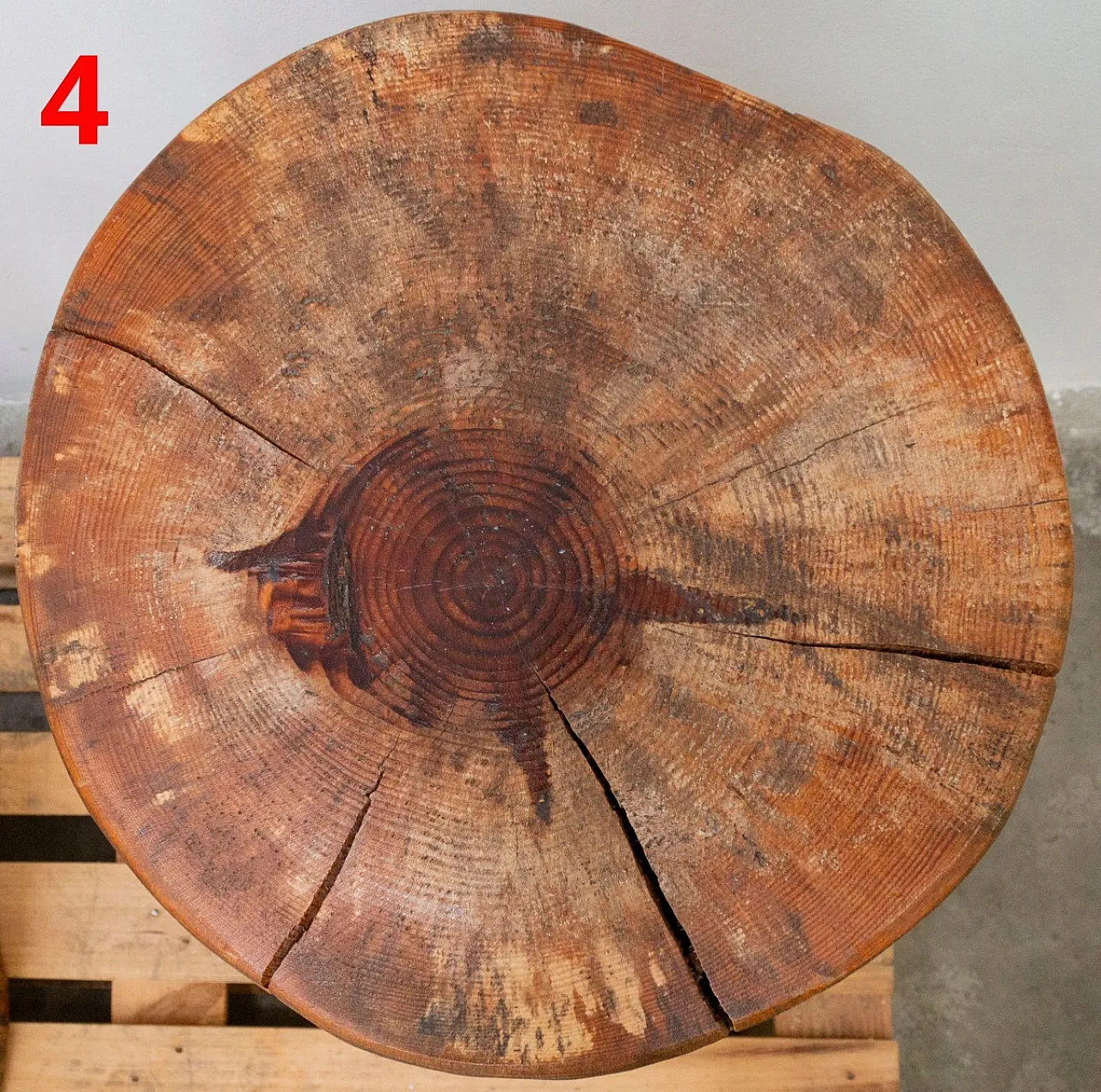 Sgabello realizzato con tronco di larice, XX secolo 6