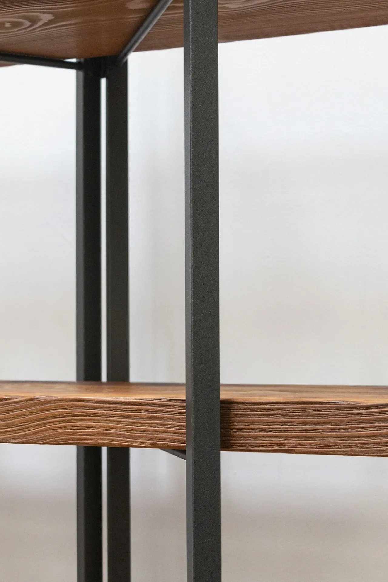 Libreria artigianale in ferro e legno di larice, XX secolo 5