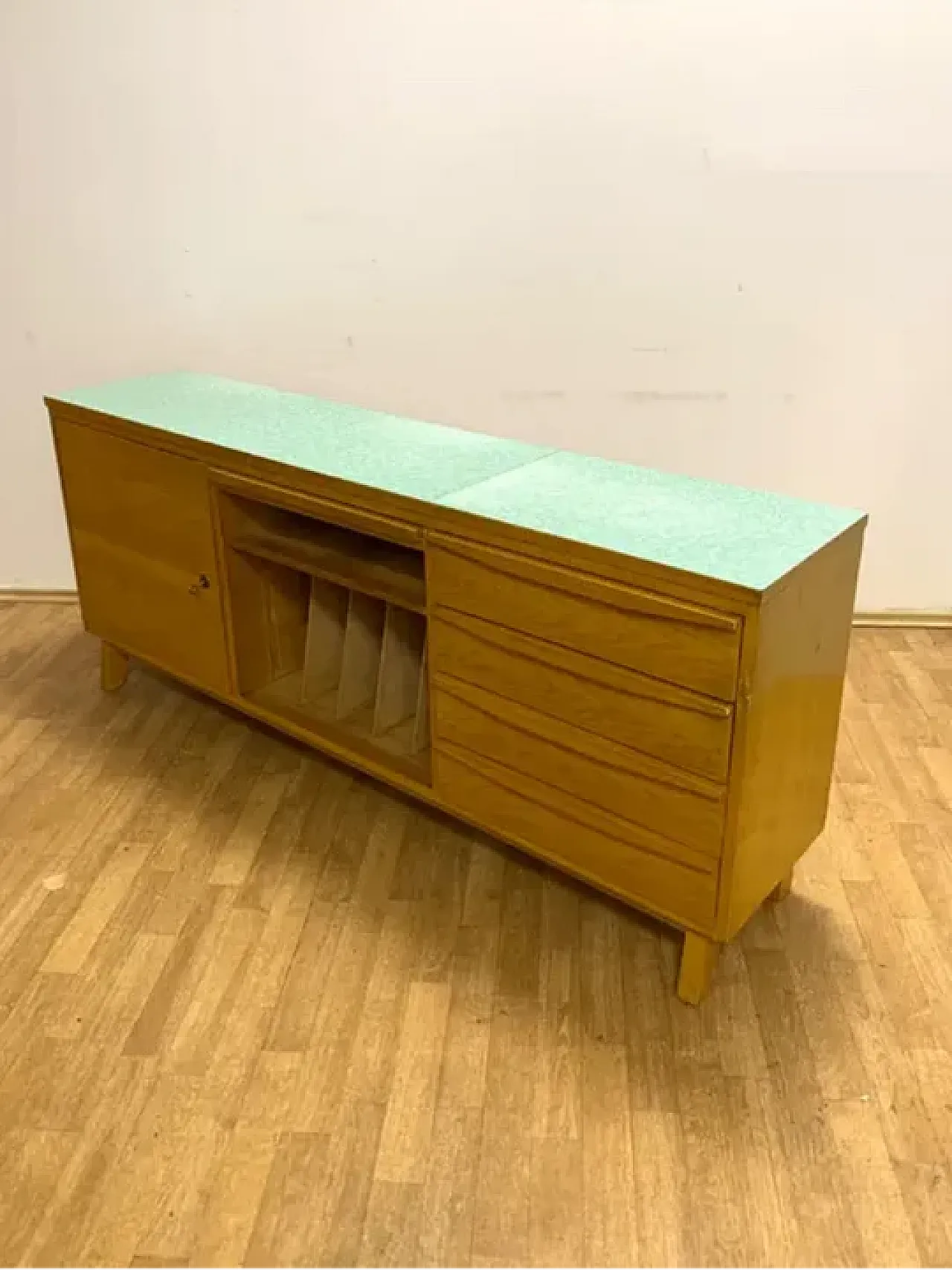 Cassettiera in legno, anni '60 4