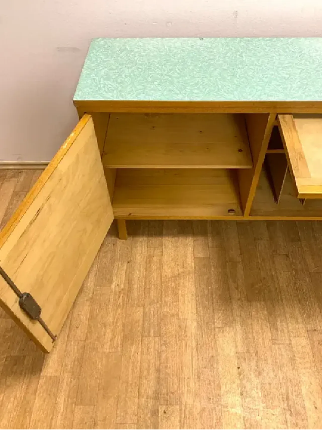 Cassettiera in legno, anni '60 5