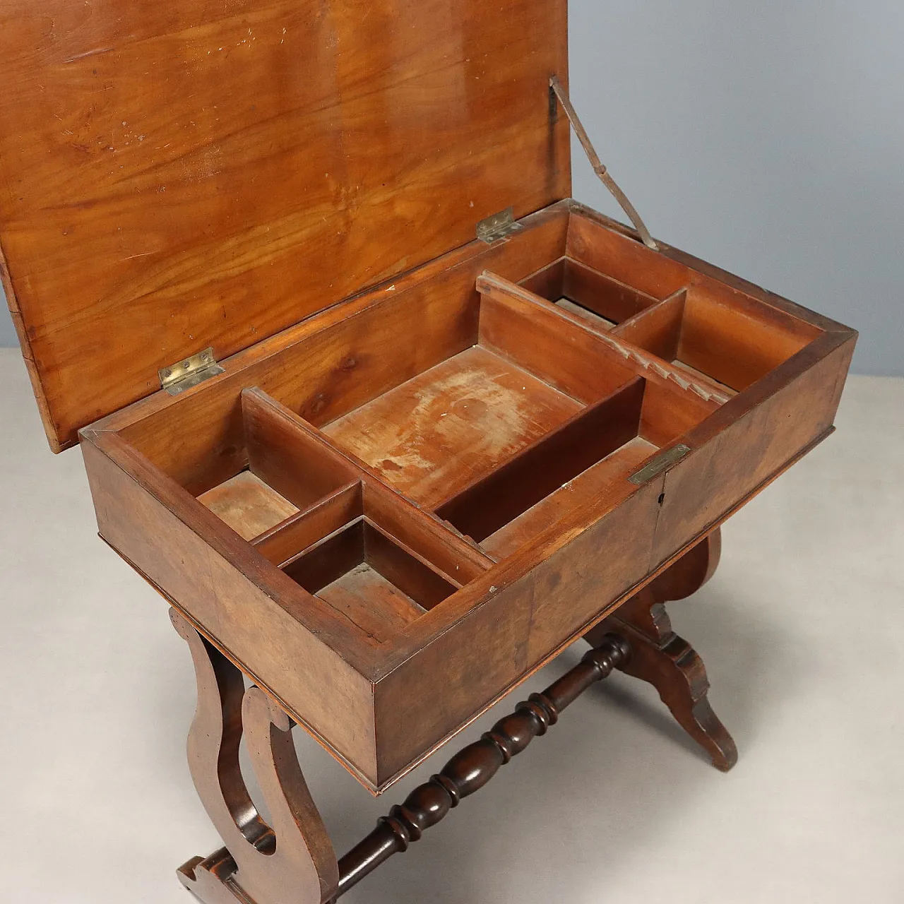 Tavolo da lavoro in noce e all'uncinetto, metà '800 3