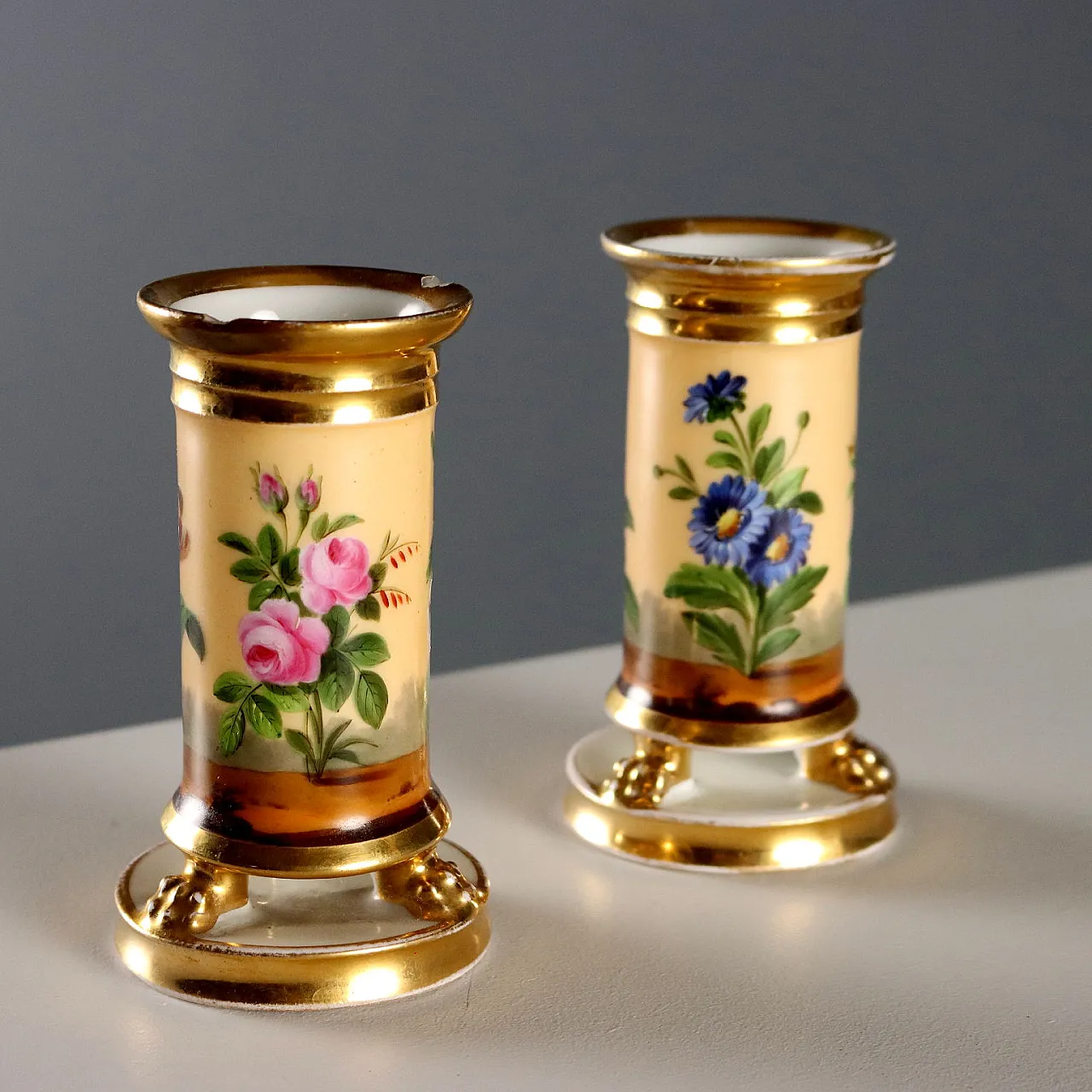 Pair of porcelain vases painted with wildflowers, 19th century 1