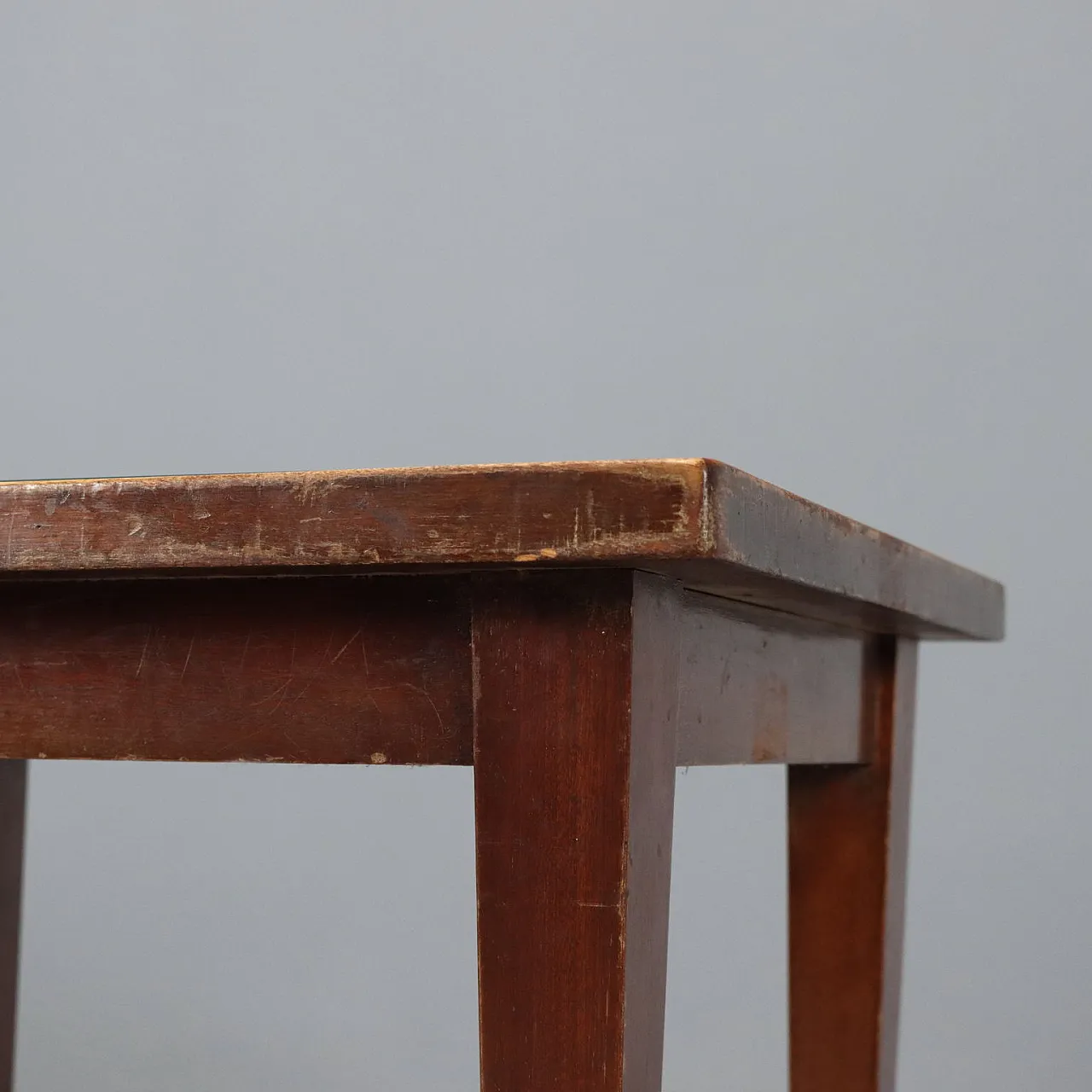 Tavolino in faggio tinto, mogano e piano in vetro trasparente, '900 4