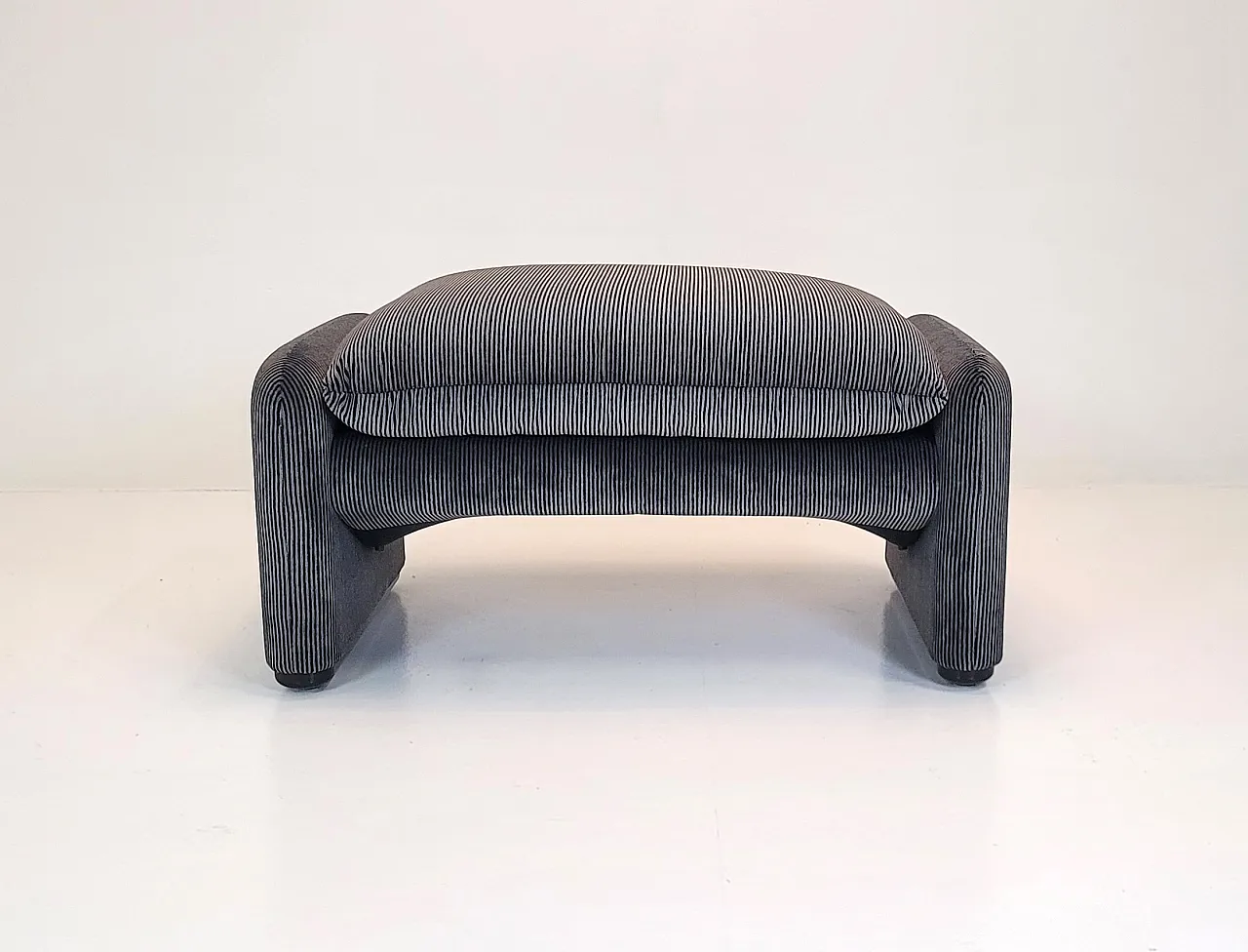 Maralunga Footstool by Magistretti for Cassina, 70s 3