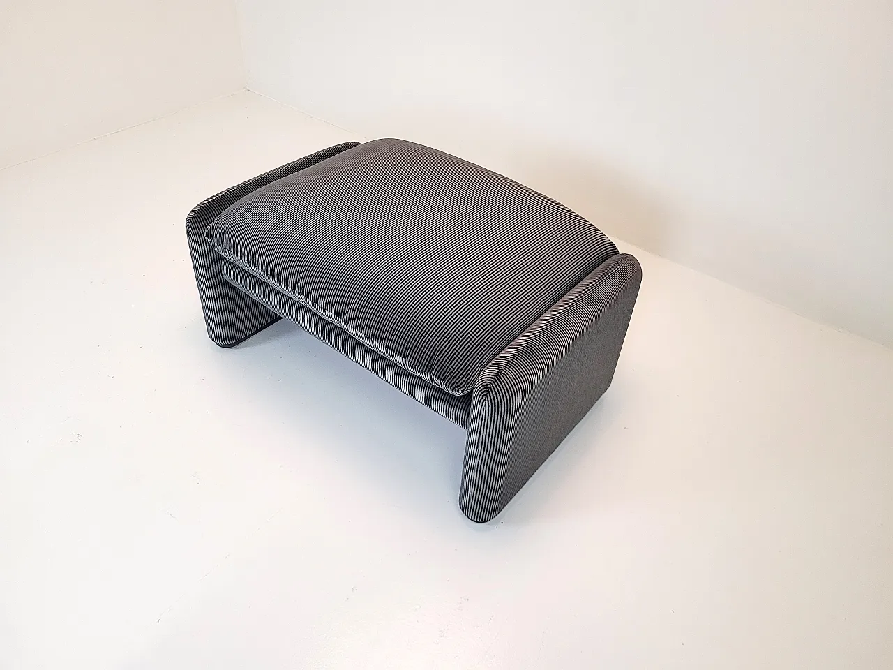 Maralunga Footstool by Magistretti for Cassina, 70s 5