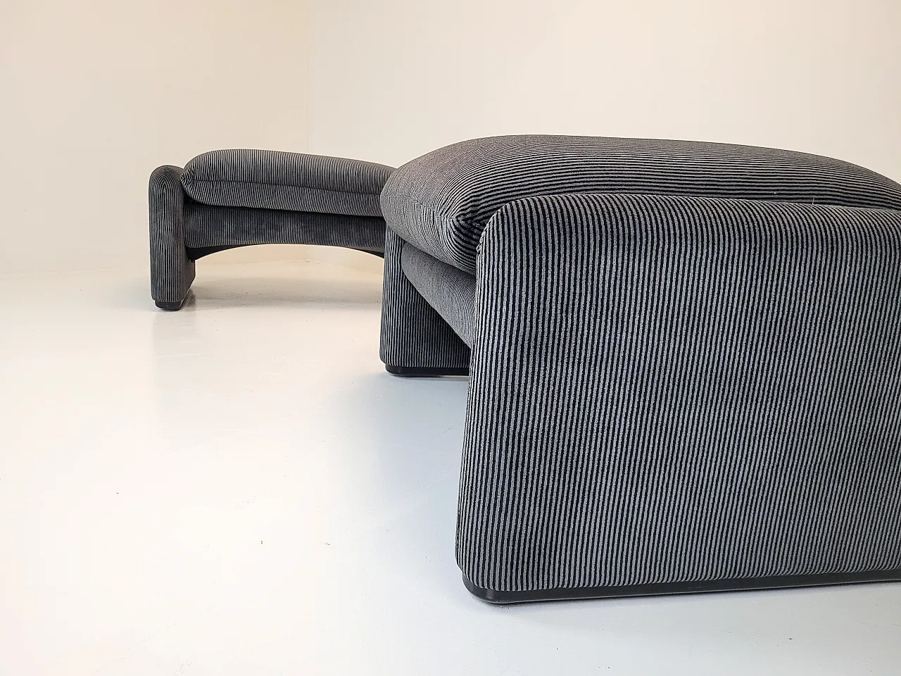 Maralunga Footstool by Magistretti for Cassina, 70s 12