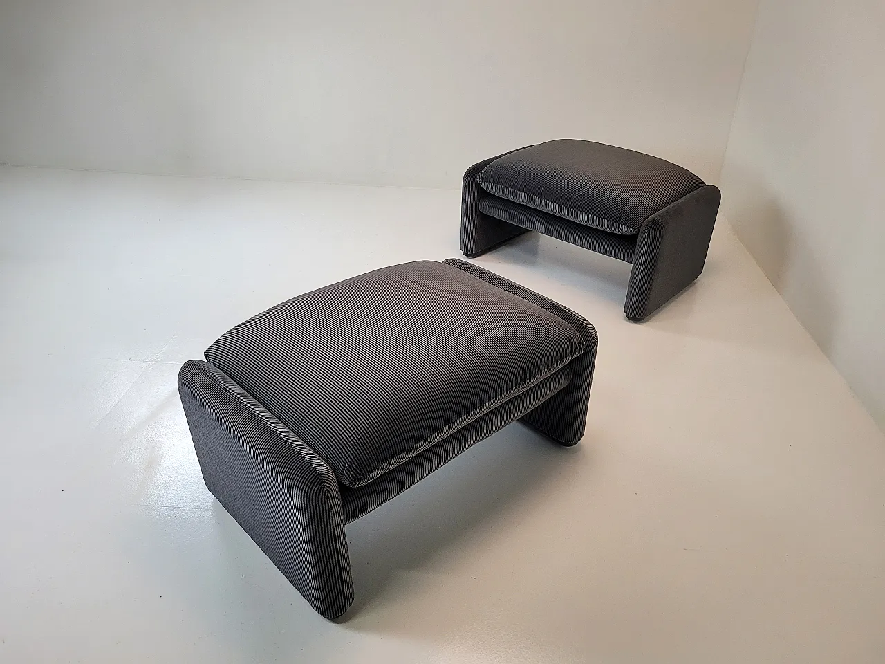 Maralunga Footstool by Magistretti for Cassina, 70s 13