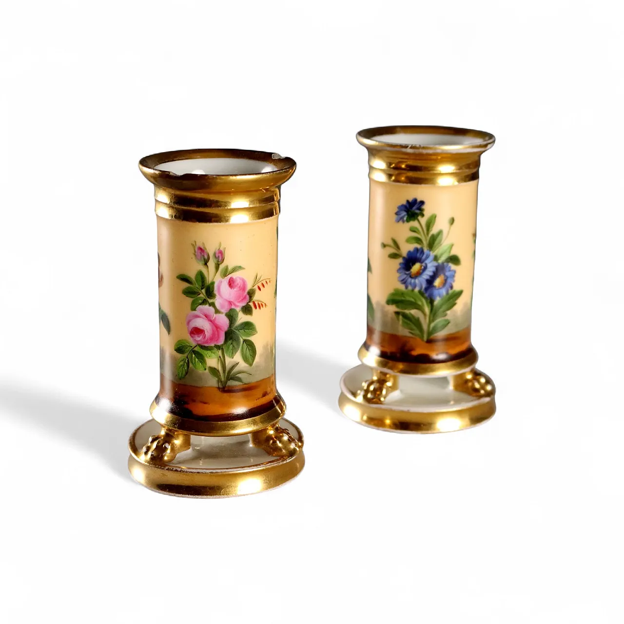 Pair of porcelain vases painted with wildflowers, 19th century 11